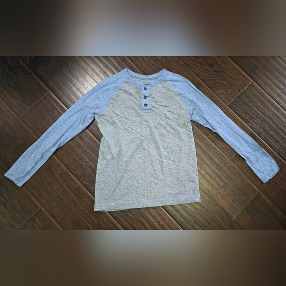 Arizona Jean Co Gray and Blue Henley Shirt - Picture 2 of 10